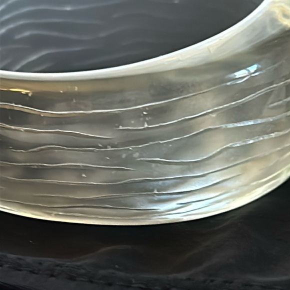 LUCITE BANGLE BRACELET - Picture 7 of 11